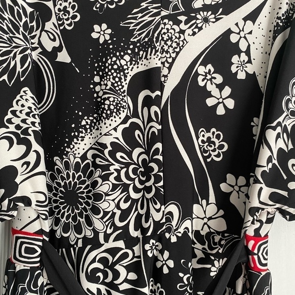 Liz Lange Maternity V-Neck Paisley Print Short Sleeves with Ties Top Size: Large - Picture 5 of 10